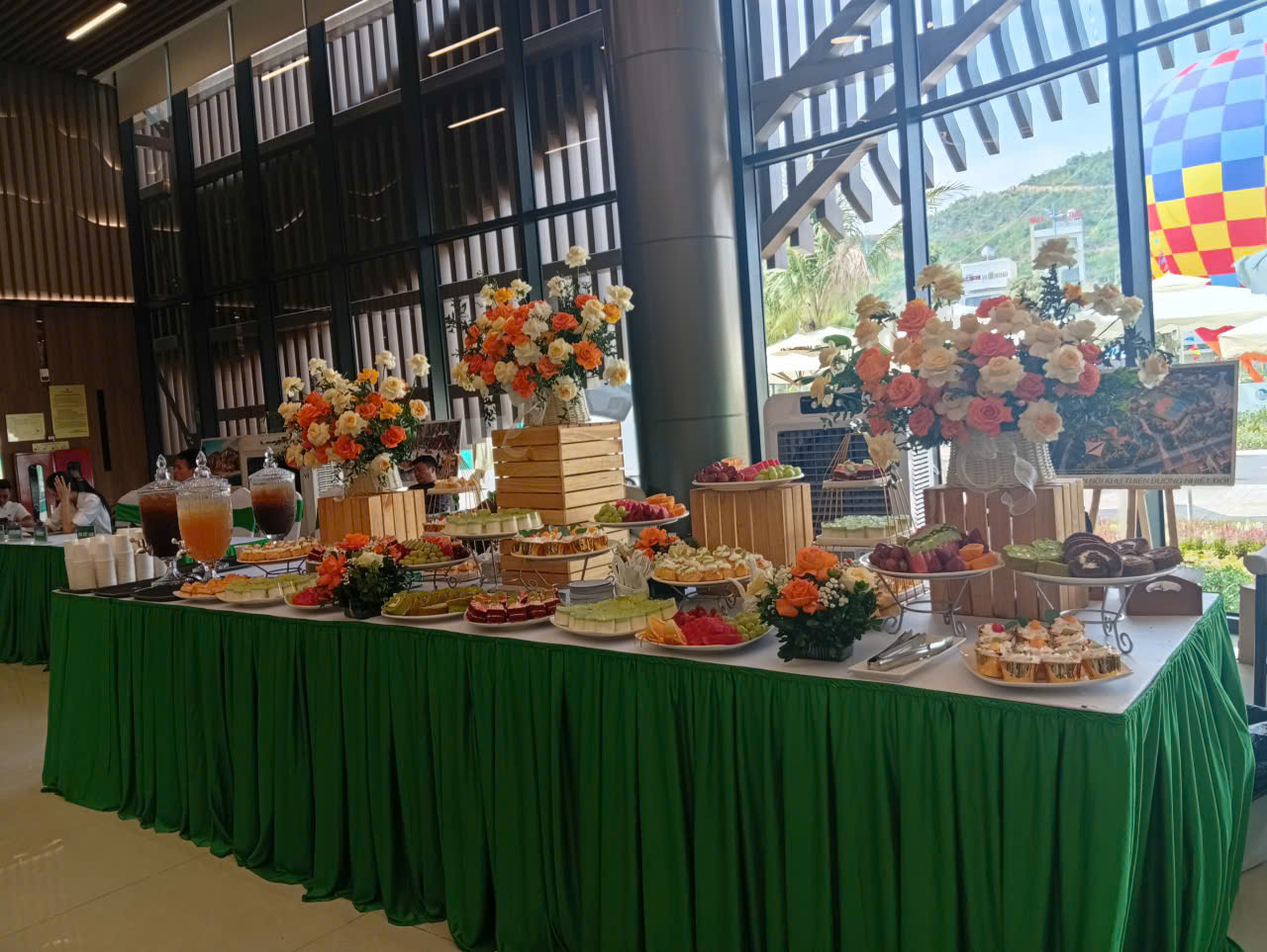 Bàn Tiệc Buffet Ngoài Trời - Sự Kiện Vinhomes Global Gate Hạ Long