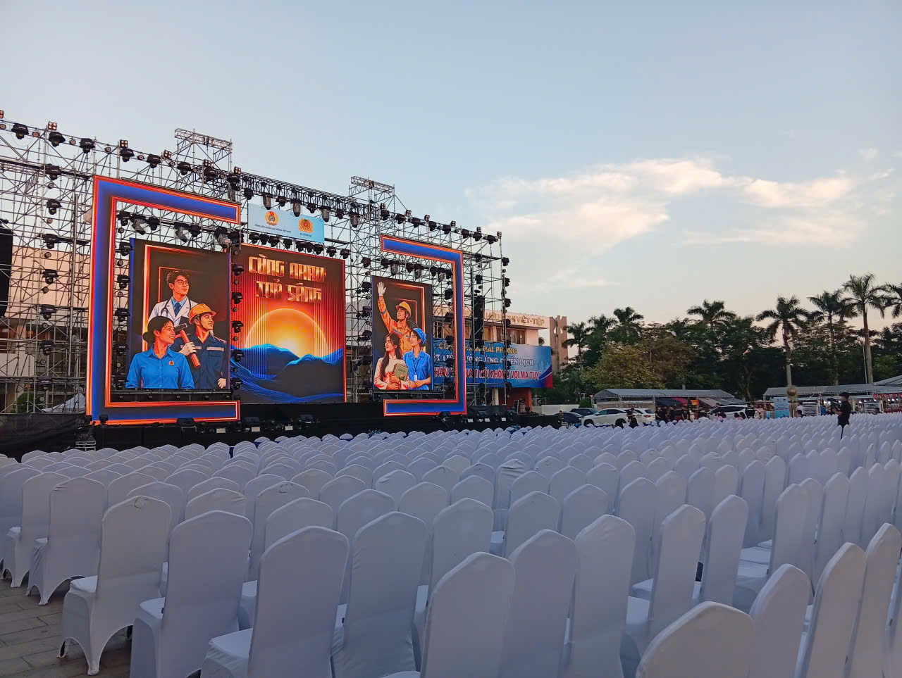 Hậu trường dàn dựng sân khấu sự kiện quy mô lớn cùng Lợi Giang Event
