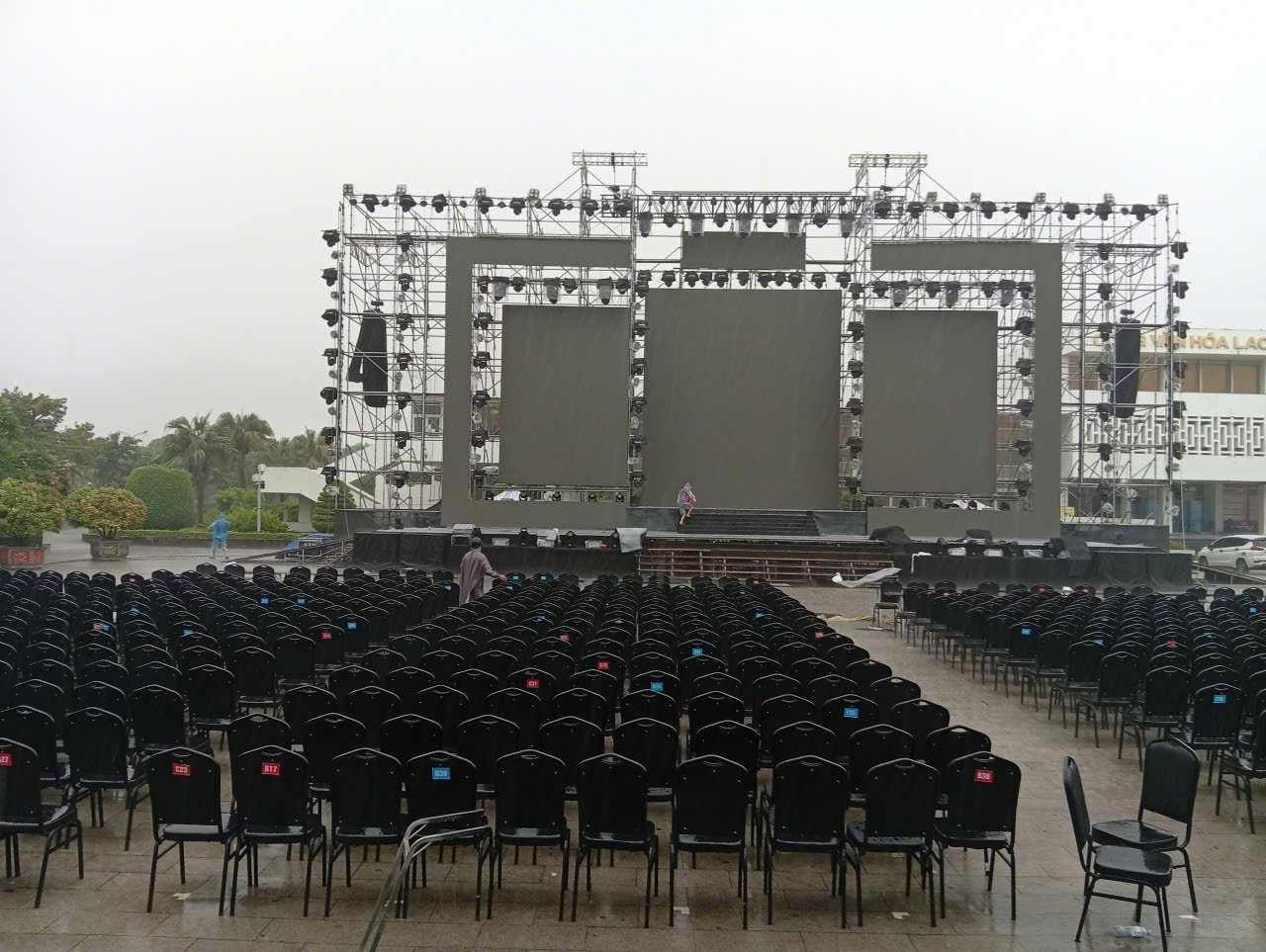 Hậu trường dàn dựng sân khấu sự kiện quy mô lớn cùng Lợi Giang Event